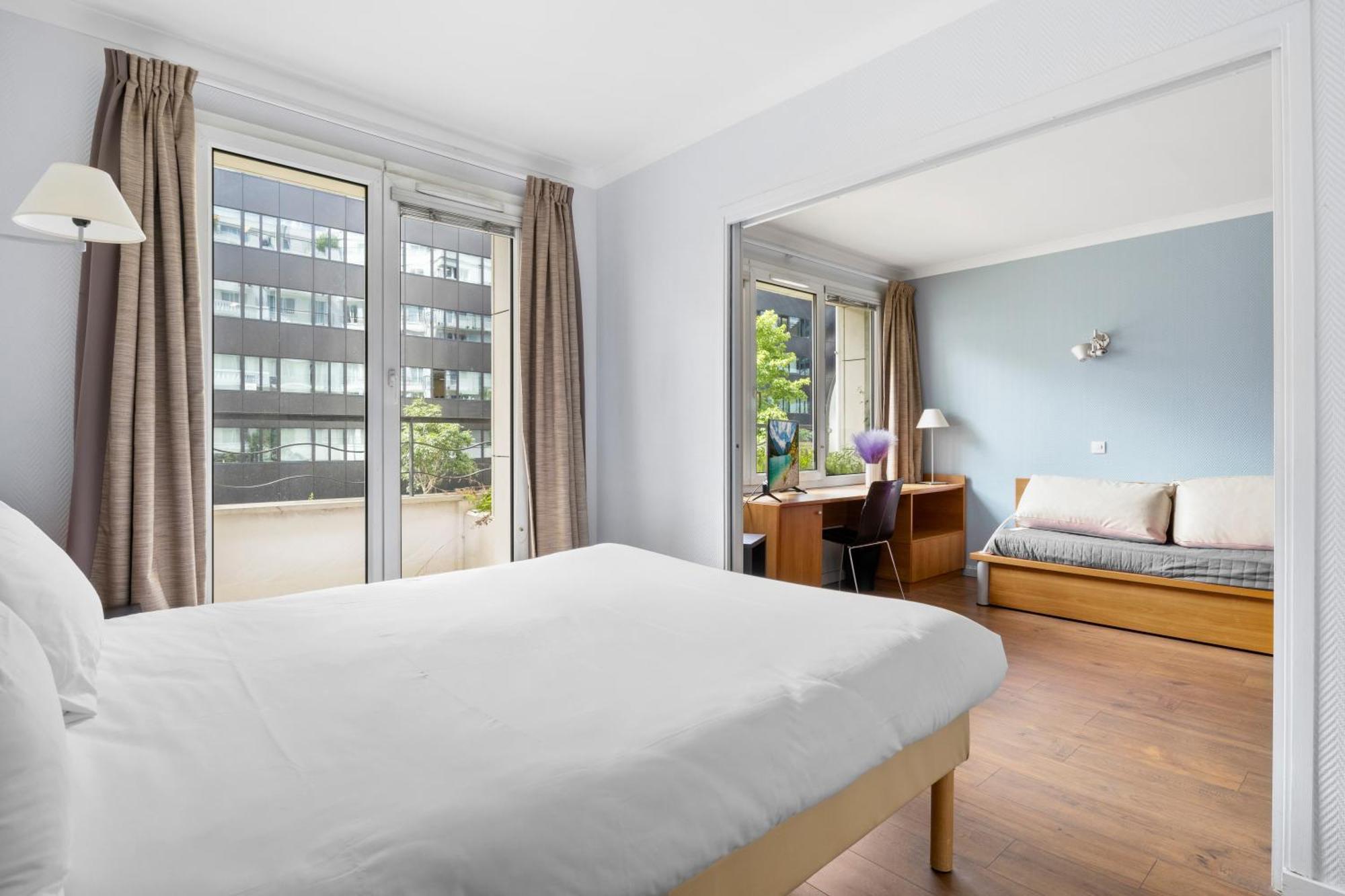 Grand Appartement Avec Balcon - Proche Parc Des Expo - Parking Privee Issy-les-Moulineaux Exteriér fotografie